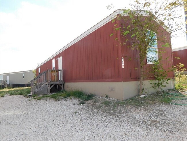 Building Photo - 100 China Gdn Ln