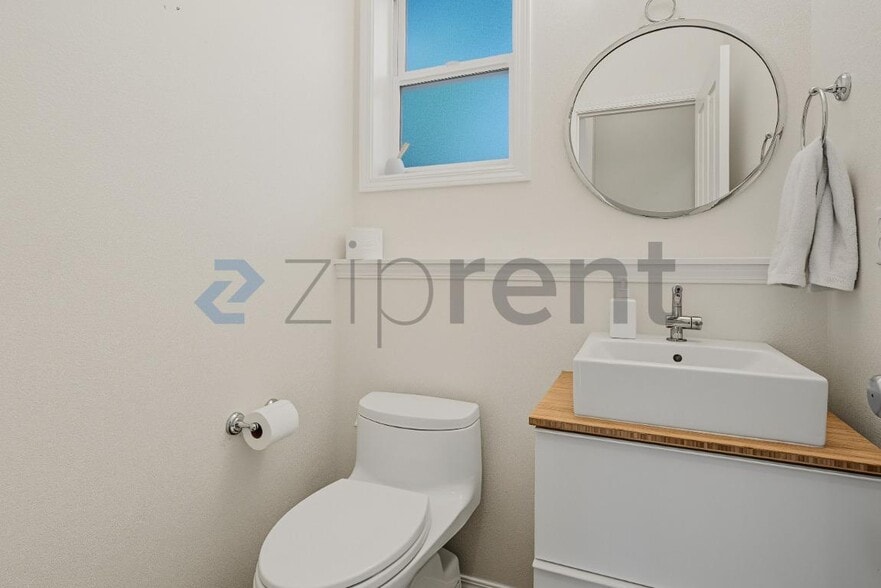 Building Photo - Unit