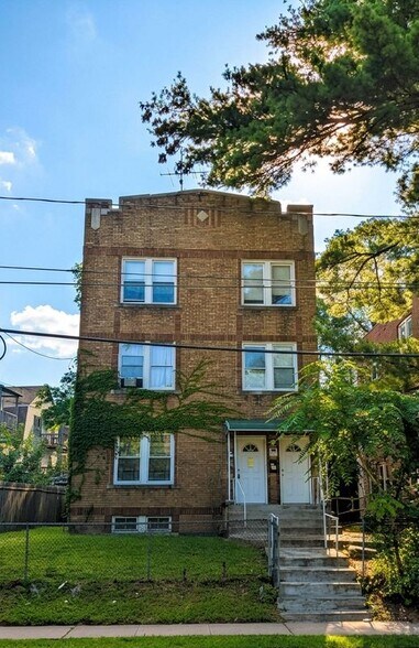 Building Photo - 190 Enfield St