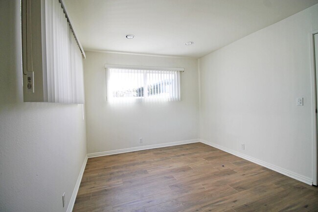 Building Photo - 1126 Cypress Ave