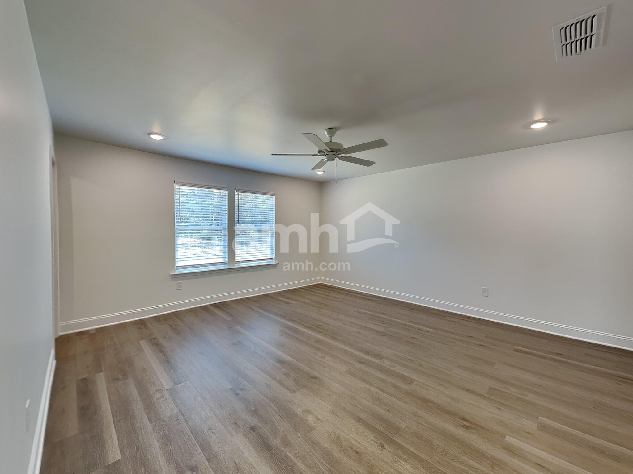 Building Photo - 955 Carnelian Ln