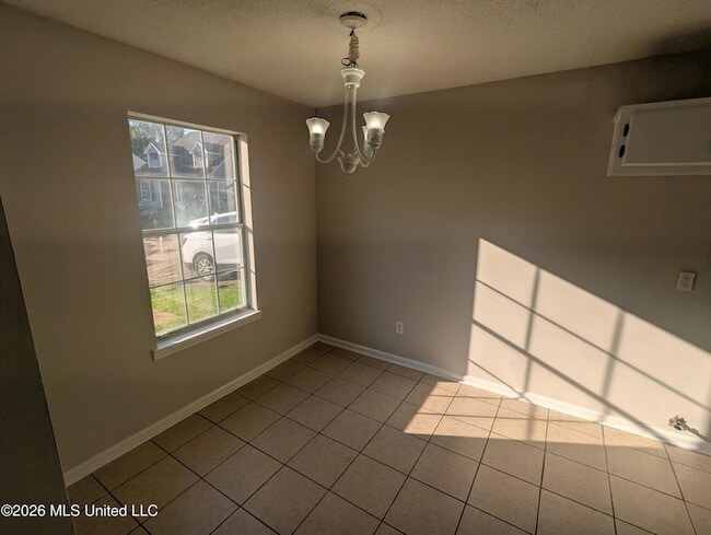 Building Photo - 502 Village Cove