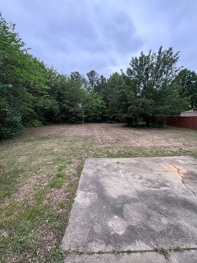 Building Photo - Charming two bedroom one bathroom home.