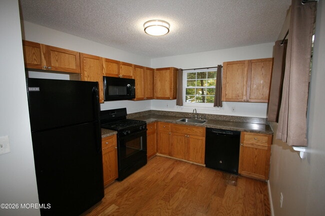 Building Photo - 200 Daffodil Dr