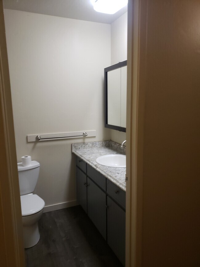 Common BR - 4260 Clayton Rd