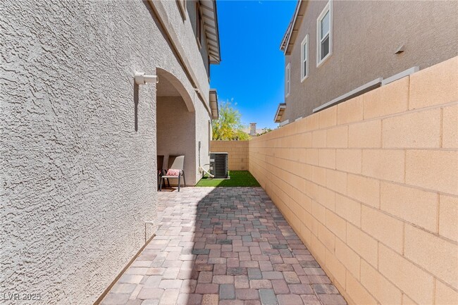 Building Photo - 60 Kimberlite Dr