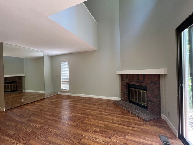 Building Photo - Chic Campbell End Unit Townhouse with 2 Bedrooms, Loft & 2.5 Baths