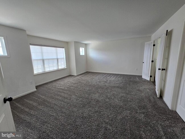 Building Photo - 633 Kincaid Ave