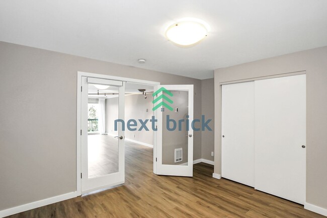 Building Photo - Spacious 2-Bedroom, 1-Bathroom Stylish Hom...