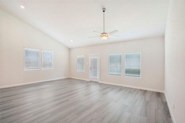 Building Photo - 1567 King Rnch Rd