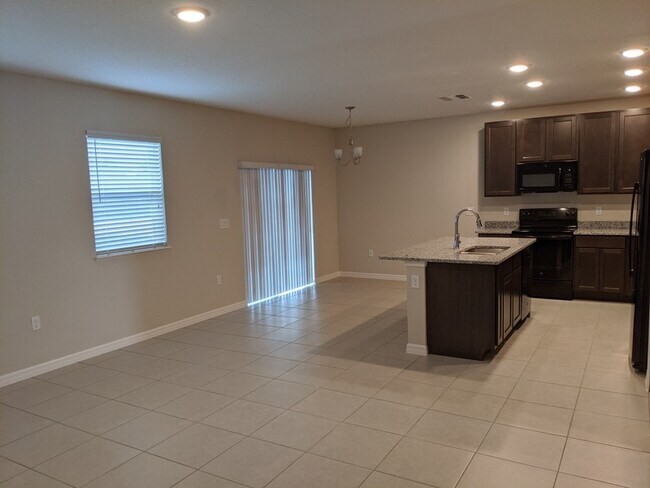 Building Photo - 544 Pinecrest Loop