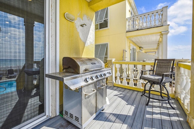 Building Photo - 8013 Surf Dr