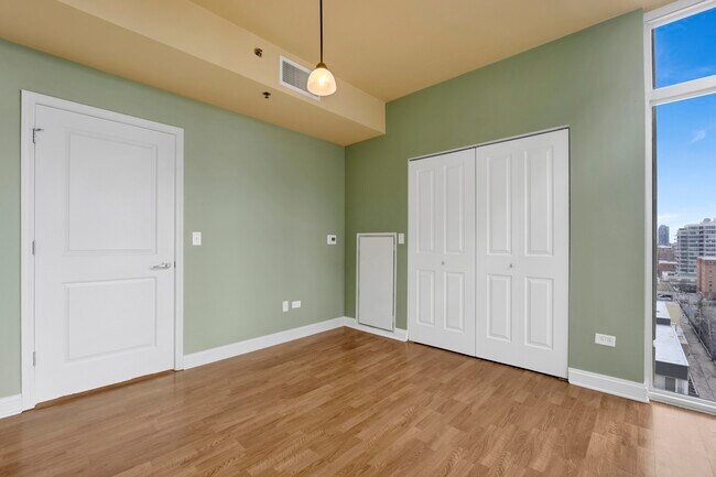 Building Photo - 1400 S Michigan Ave