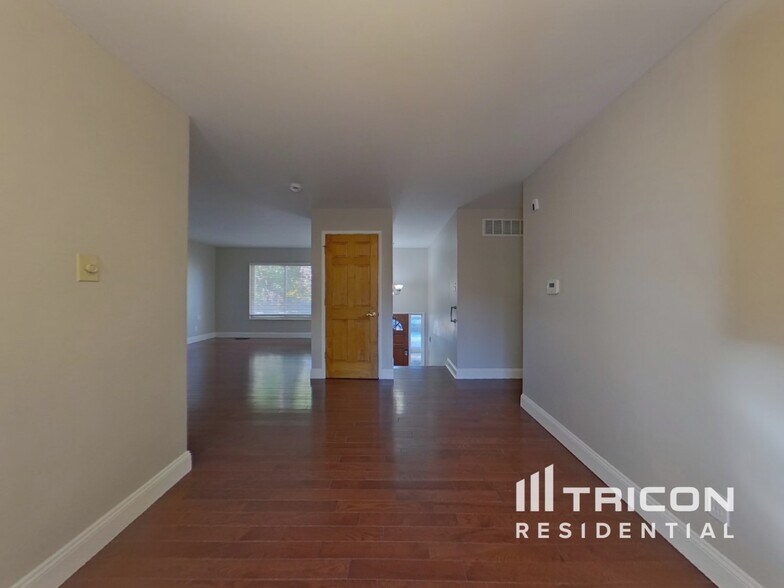 Building Photo - 3134 S Richfield St