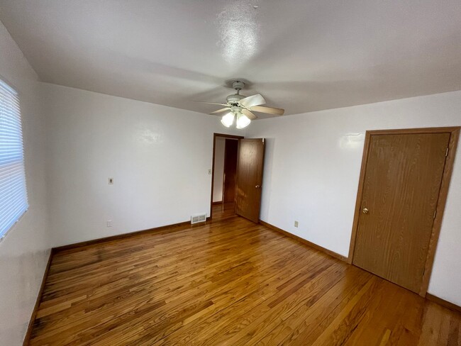 Building Photo - 525 E 47th St