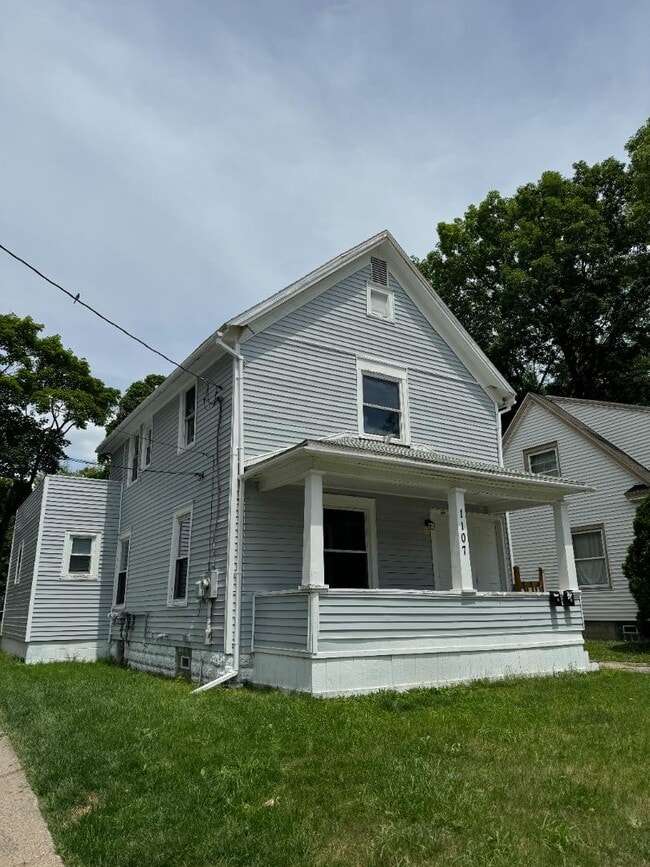 Building Photo - 1107 Hickory St