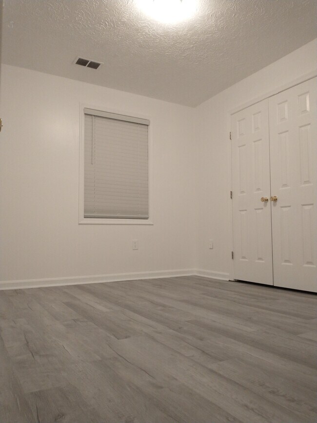 Building Photo - 1288 S Ox Rd