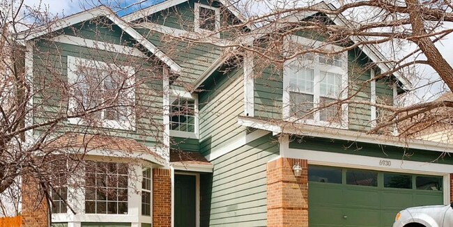 Building Photo - Room in a large shared home, great neighborhood, friendly roommates!