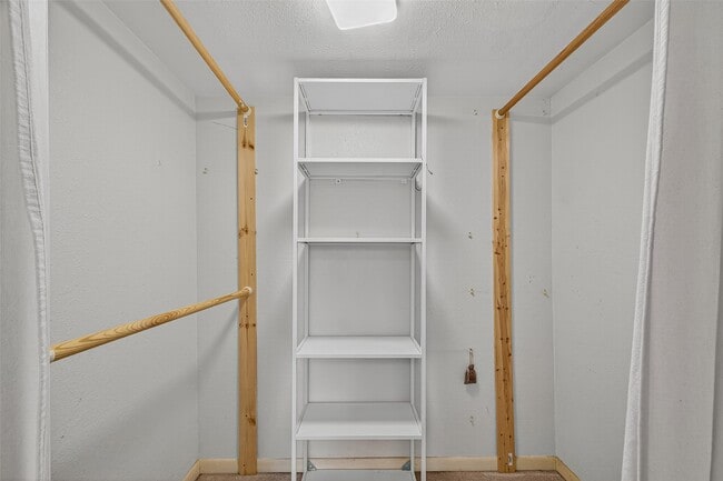 Building Photo - 1116 6th St