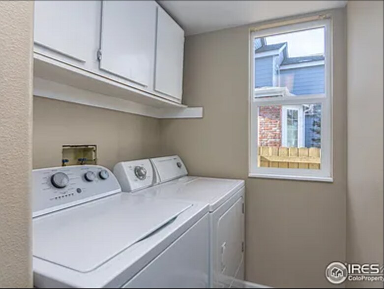 Building Photo - 1364 E Weldona Way