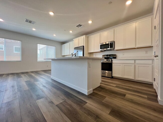 Building Photo - Stunning Newly Built 4-Bedroom, 3-Bathroom Home in Henderson