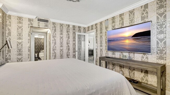 Building Photo - 3000 S Ocean Dr