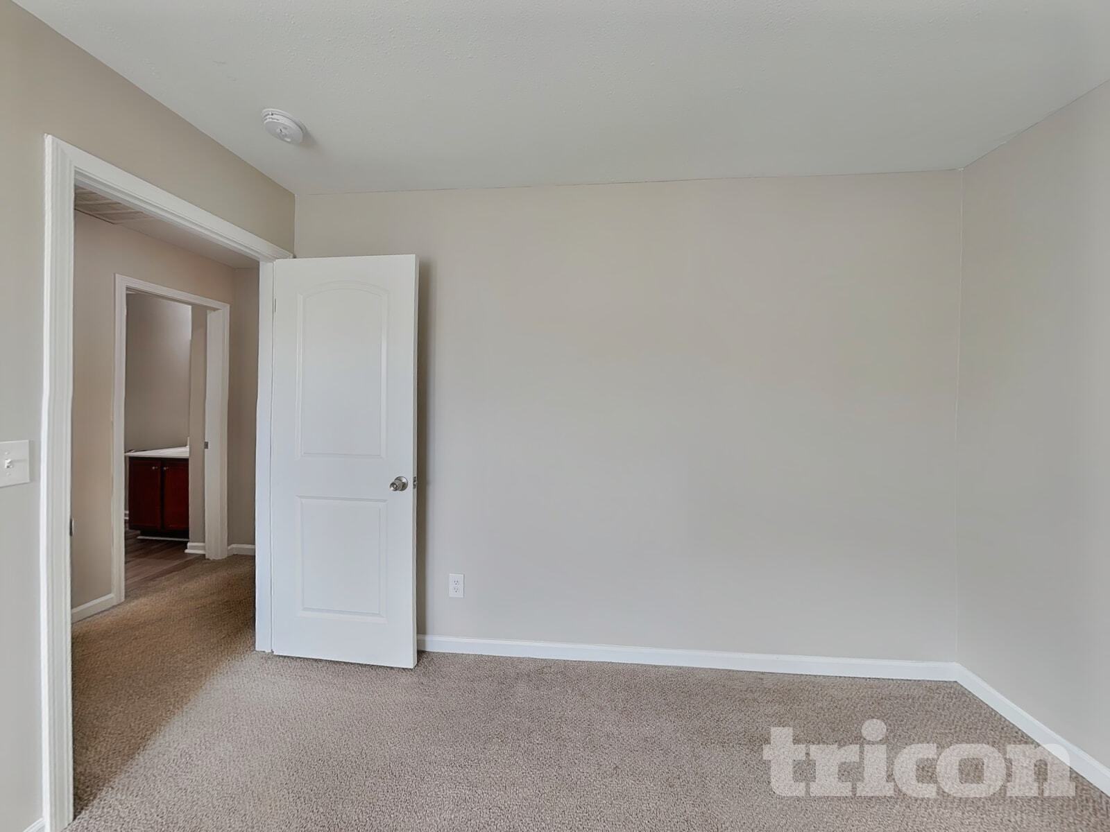 Building Photo - 6800 Lakinsville Ln