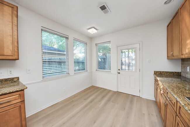 Building Photo - 10743 Boardwalk St