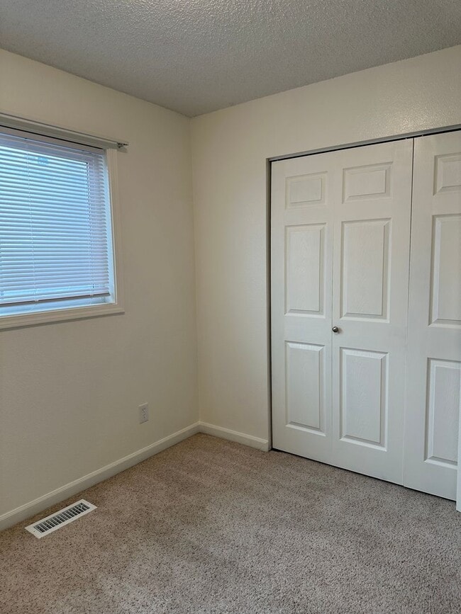 Building Photo - Fully Updated 3B/ 1BA Duplex| Washer and Dryer in unit| Huge fully fenced backyard w/ shed, garde...