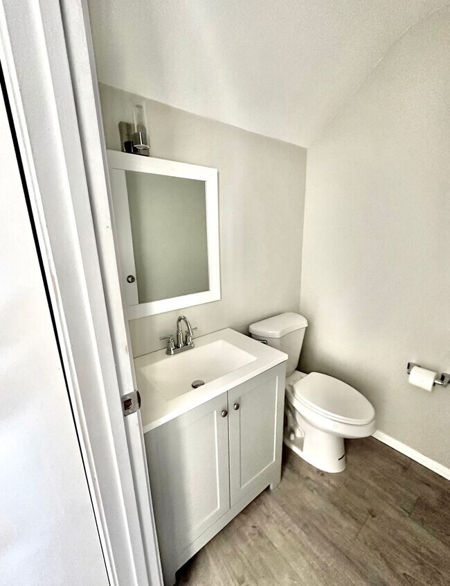 Building Photo - COMING SOON!! Charming 3 Bedroom Condo in Gated Palm Springs Community!