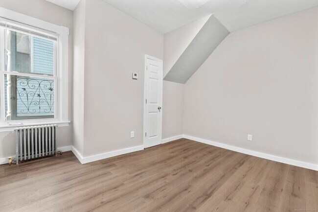 Building Photo - 394 Gregory St