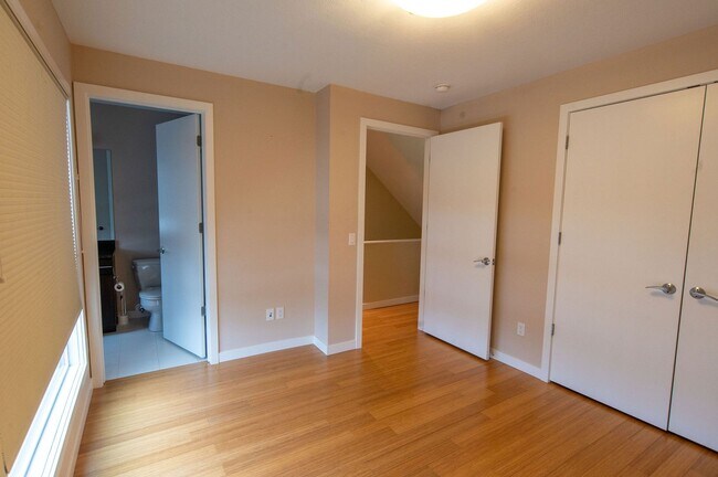 Building Photo - Little Italy Townhome - 1911 E 119th St , ...