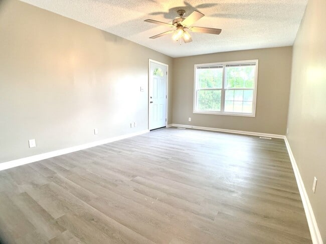 Building Photo - 1125 Lamont Ct