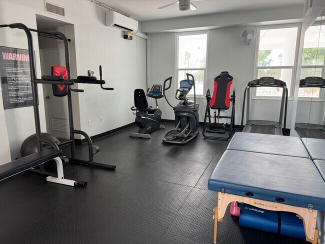 Building Photo - 33 S Gulfstream Ave