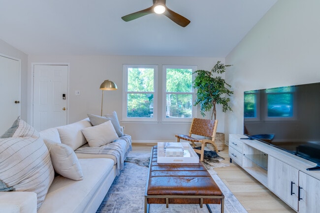 Living Room - 5471 Braddock Ridge Dr