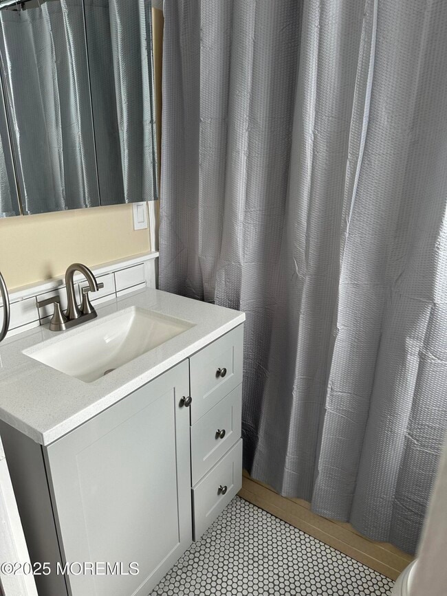 Building Photo - 213 Park Pl Ave