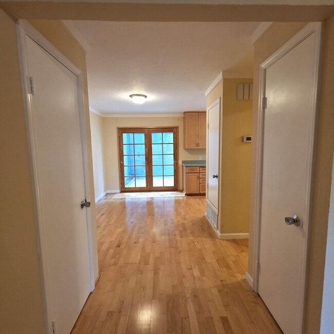 Building Photo - Cute 3BD/1.5BA Townhome with Great Commute location in Danville