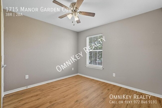 Building Photo - 1715 Manor Garden Curve