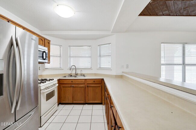 Building Photo - 10925 Loma Alta Pl