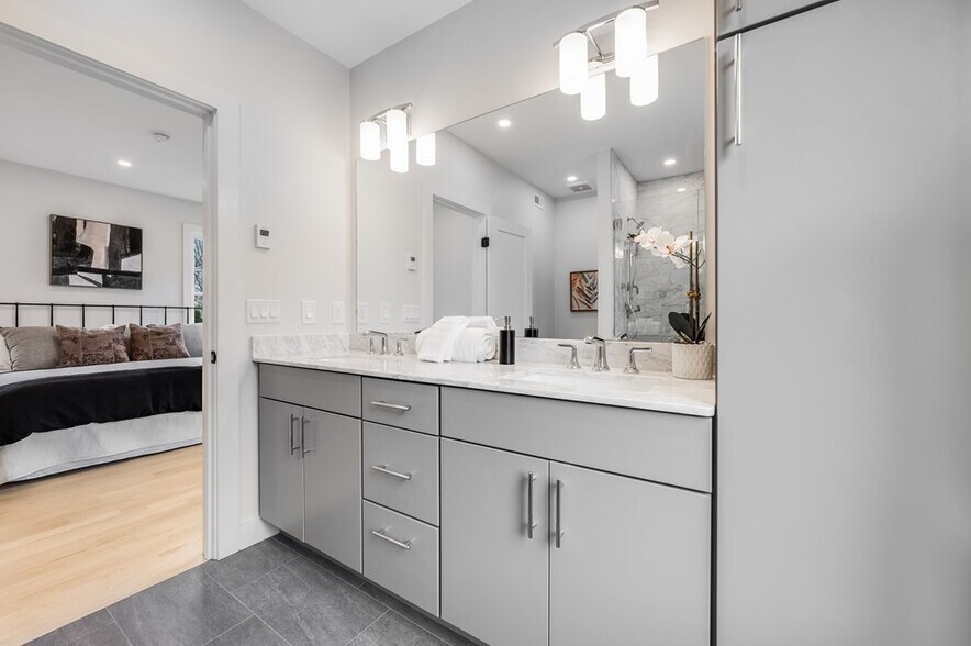 Building Photo - 11 Tufts St