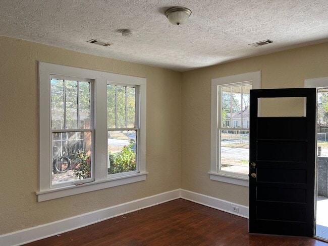 Building Photo - **ON HOLD**Total Electric**4 Bedroom / 2 B...