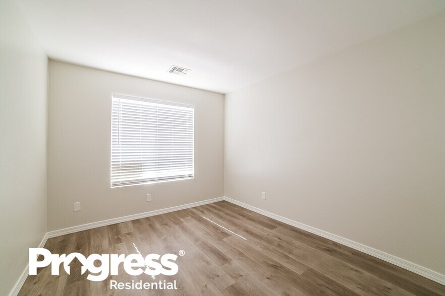 Building Photo - 6815 N 129th Dr