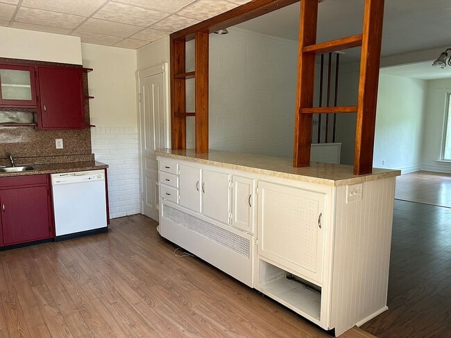 Building Photo - Clean 3 bedroom home