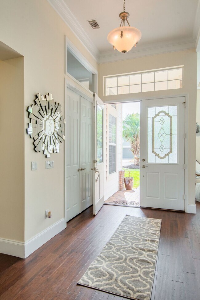 Building Photo - "Charming 3 Bed, 2.5 Bath Rental in Blufft...