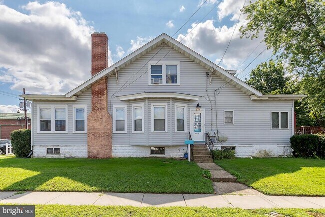 Building Photo - 674 JOHNSON