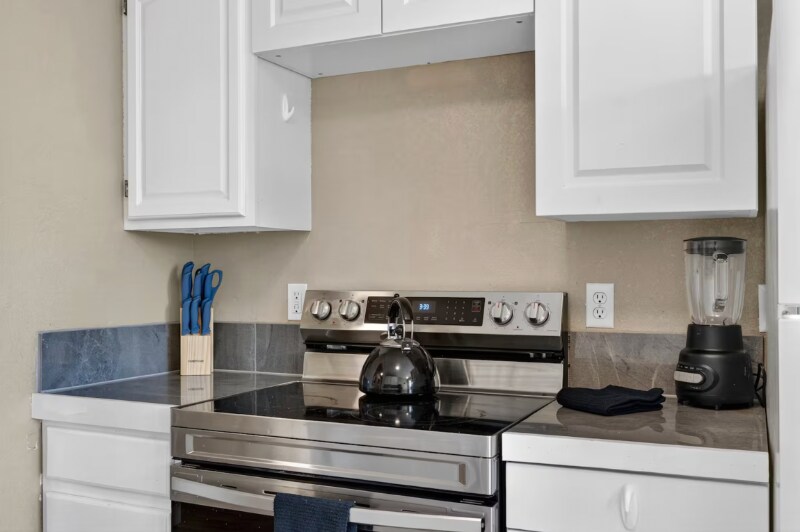 Building Photo - 1821 6th Ave