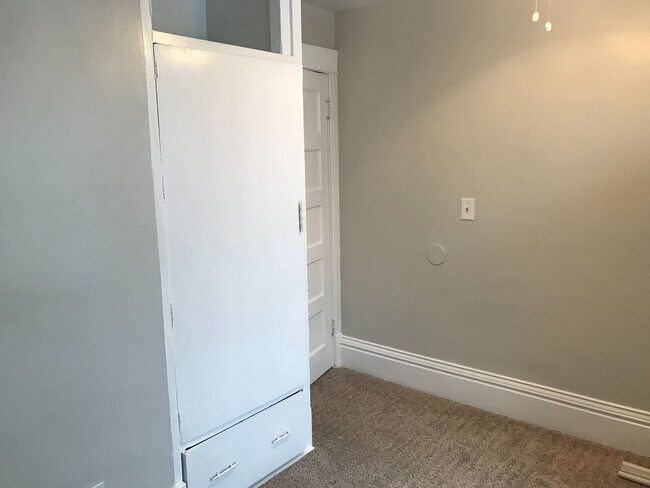 Building Photo - Recently remodeled 4 bedroom house in St P...