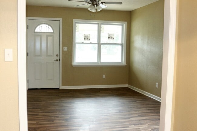 Building Photo - 1600 Mazor Dr