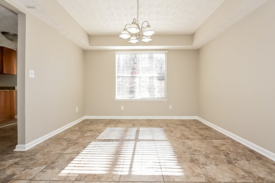 Building Photo - 245 Marcliff Ct