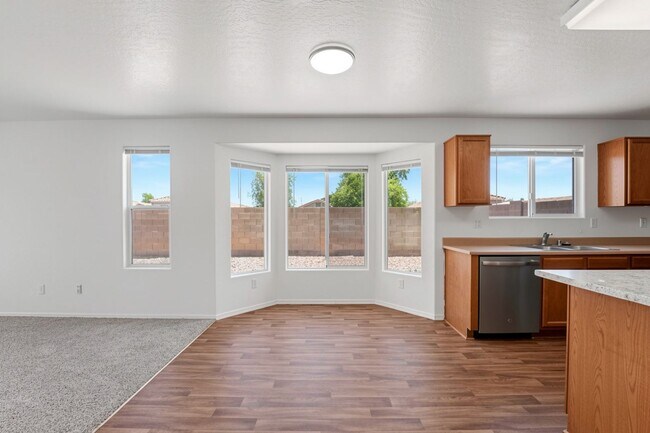 Building Photo - Freshly Updated 4 Bed | New Carpet, New Appliances & Open Layout